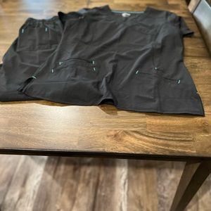 Scrubstar Uniform. Size is L.